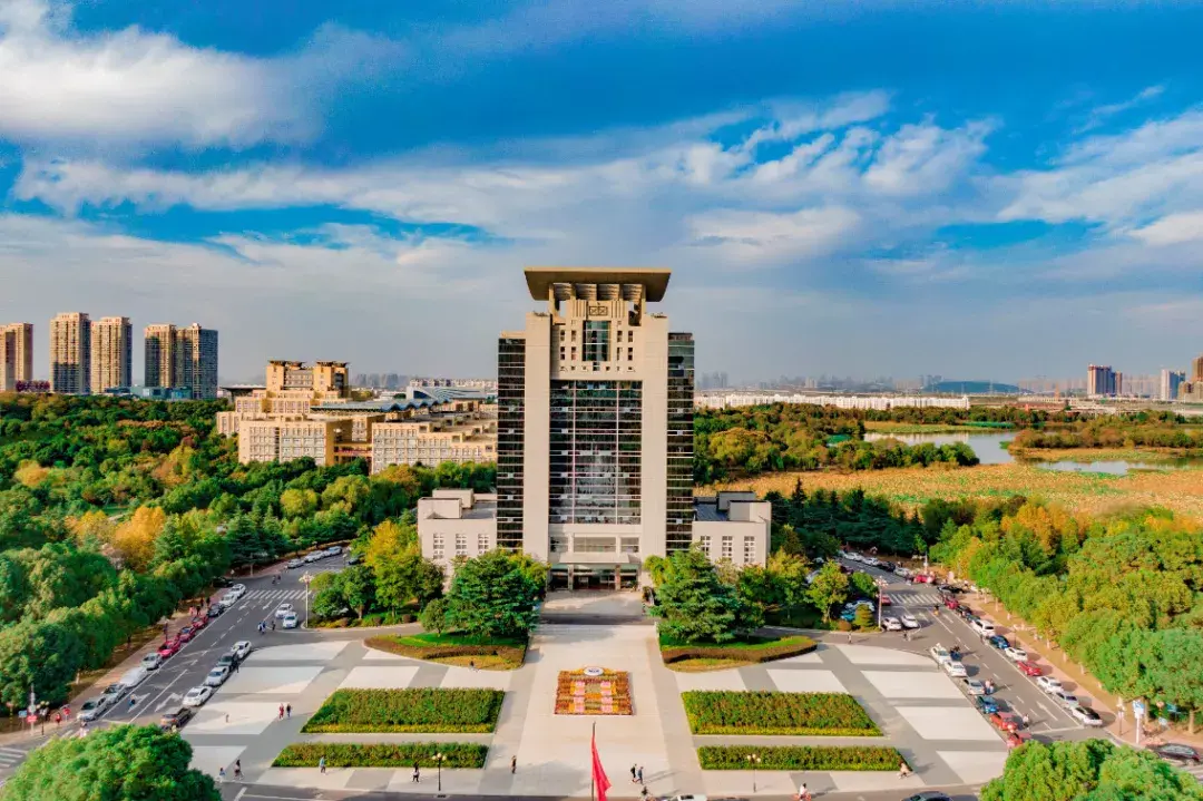 武汉市第二轻工学校（武汉是个英雄的城市）