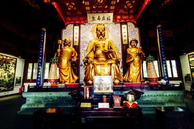 城隍爷是神还是鬼，城隍爷是什么神仙化身（几乎每个城市都有城隍庙）