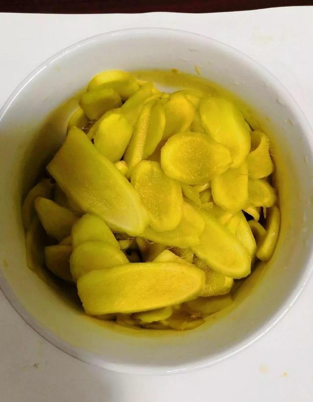 生姜芽怎么种，发芽的生姜丢盆里
