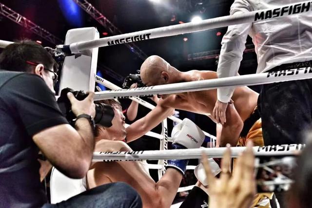 韩国巨人崔洪万被谁ko，一龙狠揍韩国巨人崔洪万