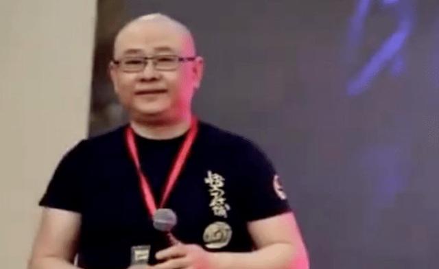 刀郎退出歌坛的原因，刀郎为啥退出歌坛（49岁刀郎复出捞金）