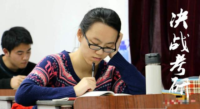 考研是大四上学期还是下学期，考研是什么时候考大三还是大四（学长学姐为什么不建议你上班后考研）