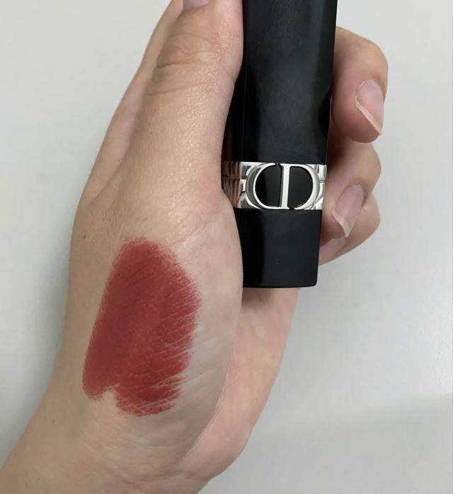 阿玛尼唇釉405，阿玛尼405适合多大年纪用（黄皮深唇“真实试色”）