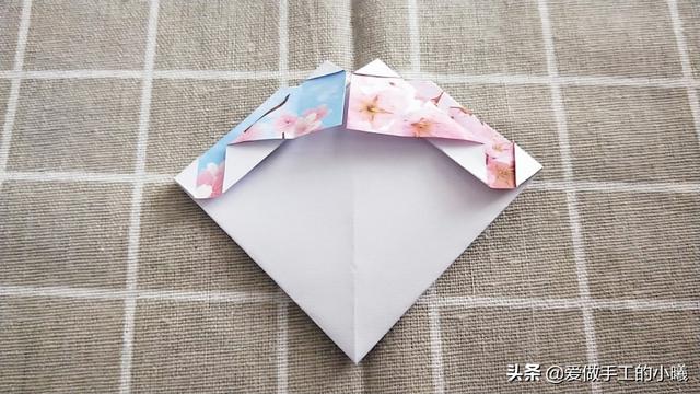 最简单的雨伞折纸方法图解，折纸教程：带爱心的小花伞