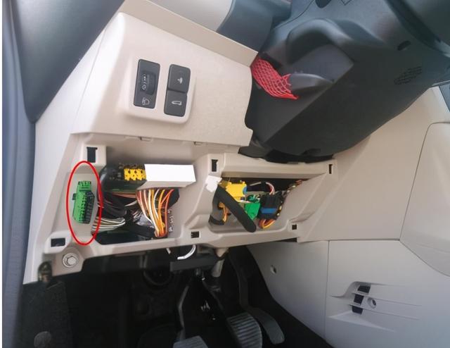 汽车obd接口，汽车obd接口有什么用（汽车上的OBD接口是做什么的）