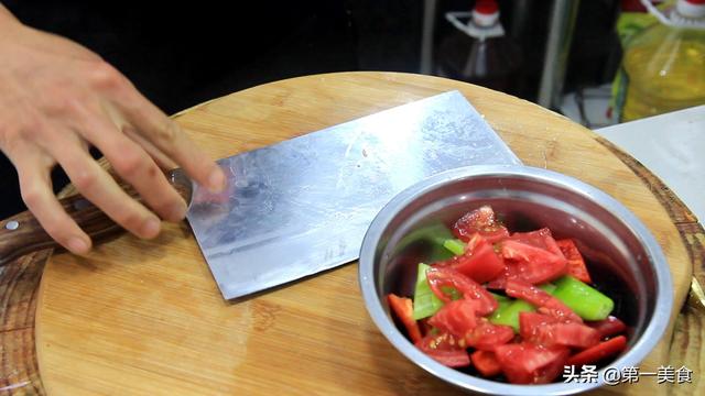 豆腐怎么做最好吃又简单，豆腐怎么做好吃又简单（厨师长分享家常豆腐的简单做法）