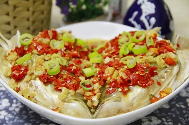 鱼头焖榄角的做法，榄角蒸边鱼窍门（10种鱼头的做法。鱼头这样做才好吃。）