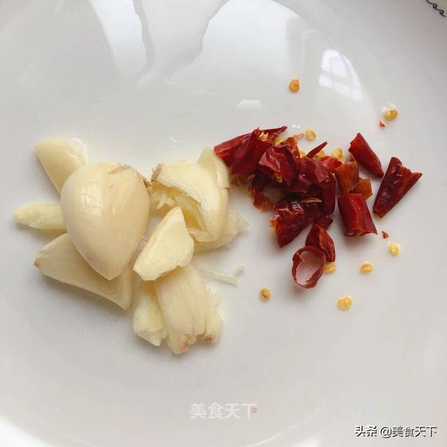 小油菜怎么炒才好吃，小油菜怎么样炒着翠绿（堪比五星饭店大厨哦）