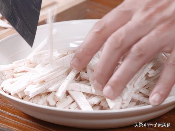 肉末蒸芋头怎么做，肉蒸芋头怎么做好吃（蒸熟后脂香满溢）