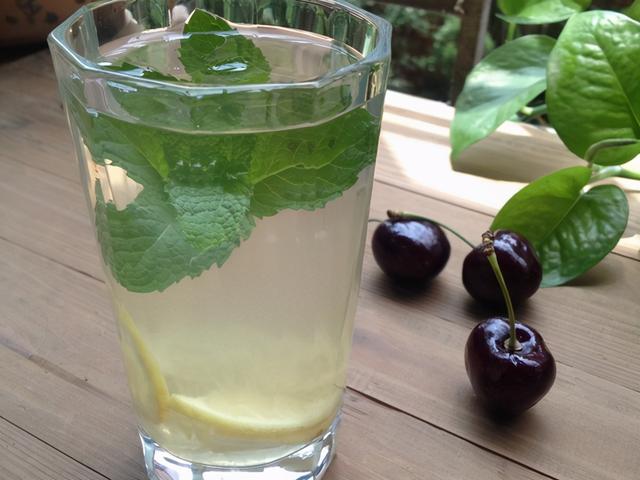 柠檬水怎么做 柠檬水的正确做法大全，柠檬水怎么做简单方法蜜雪冰城（成本低没有添加剂）