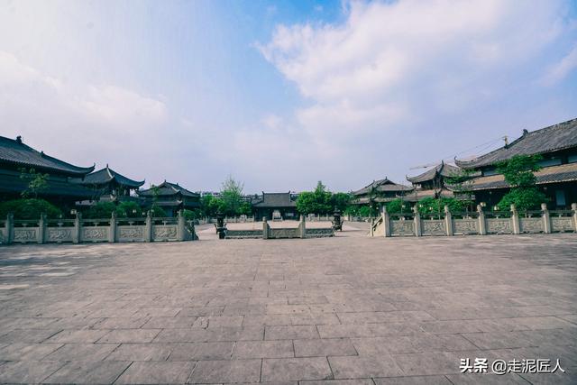 荣县大佛介绍，荣县大佛寺简介（雄伟壮观——荣县大佛）