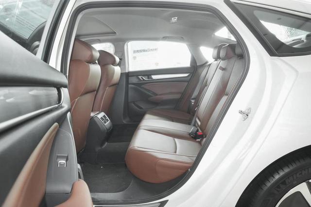 东风本田英诗派，本田英诗派的发动机跟雅阁一样吗（深度体验INSPIRE混动车型）