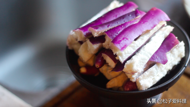 夕颜花是牵牛花吗，花语比较虐心的花（它这落苏的别名同样动人）