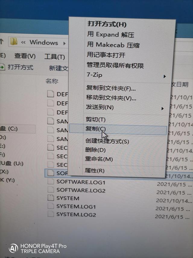 电脑开机就蓝屏，为什么电脑刚开机就蓝屏（电脑开机进系统出现蓝屏的解决方法）