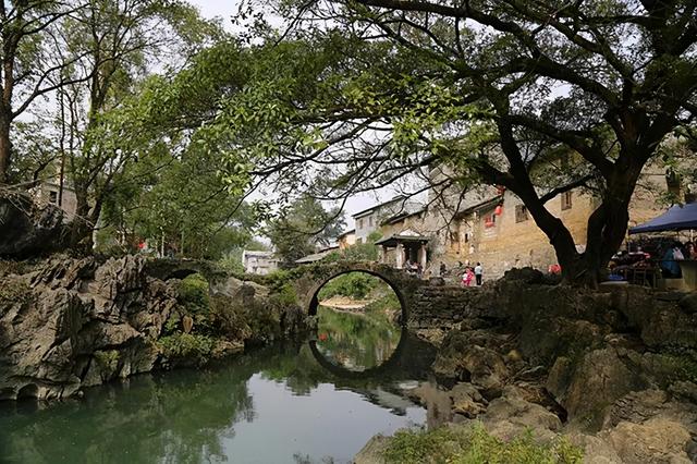 黄姚古镇在哪里，广西黄姚古镇在哪里（广西贺州黄姚古镇——古风盎然的千年诗篇）