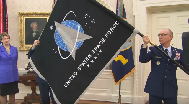 盘点世界18个最恐怖的旗帜，世界上最古老的旗帜（特朗普笑着对外公布太空部队军旗）