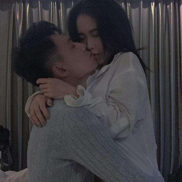 浅心：从前初识这世间 万般留恋，从前初识这世间下一句微信（情侣头像l你出现以后）