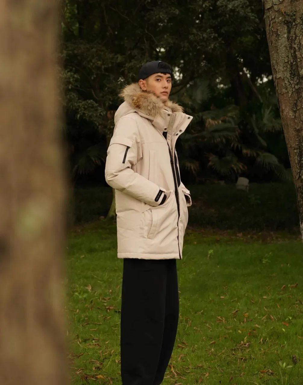 云南少数民族服饰，云南各民族的服饰（体育生羽绒服火了）