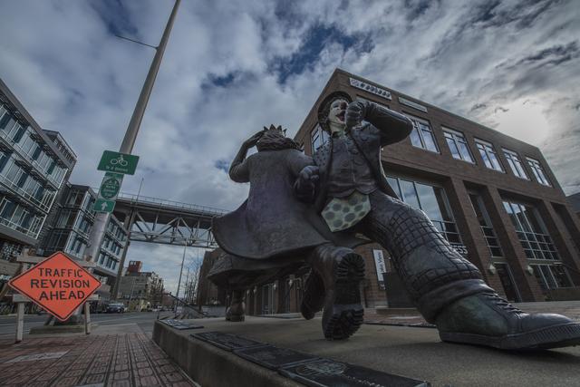 有一种奇葩的节日叫日本的裸体节，日本的这个节究...，西雅图每年都举办全裸游行