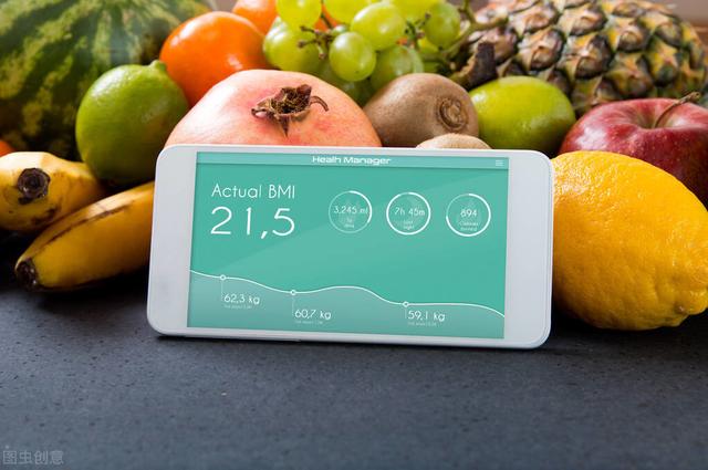 正常一日三餐摄入多少热量，正常一日三餐摄入多少热量可以减肥（减脂餐计划：一日三餐这么吃）