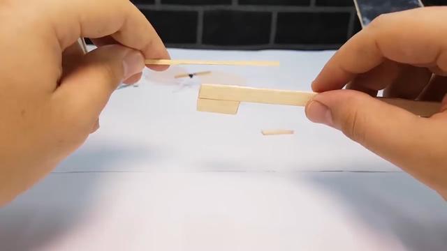 简易飞机模型制作，100个简单的科技小制作_100个简单的科技小制作视频_100个简单的科技小制作不倒翁（用竹蜻蜓原理做一个简易飞机）