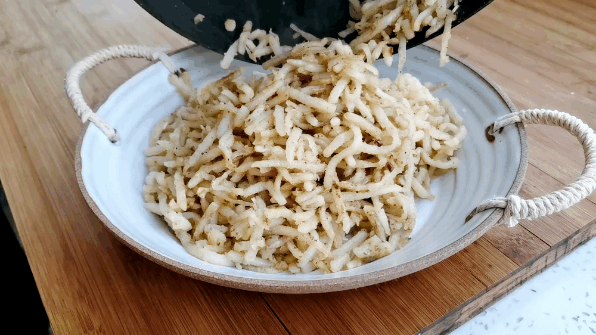 洋芋擦擦的做法，洋芋擦擦的制作做法（西北特色美食洋芋擦擦）
