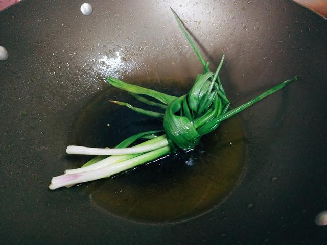 腊肉糯米饭的做法，腊肉糯米饭怎么做更好吃呢（想吃正宗腊肉糯米饭不用愁）