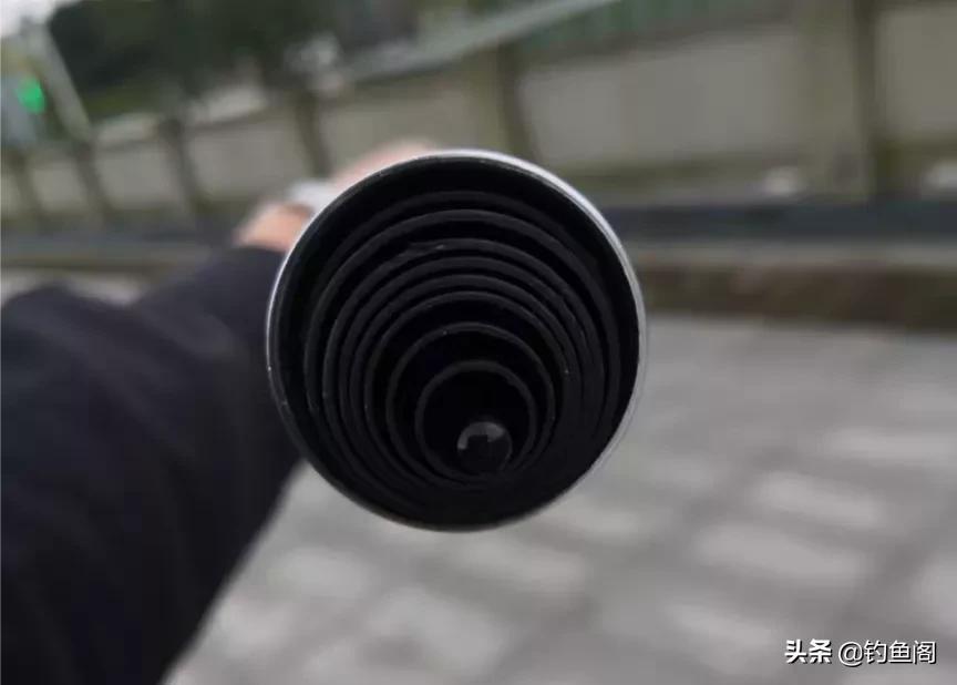 冬钓鲫鱼选长竿更占优，迪佳鱼竿助你轻松上鱼，手感顺滑操控自如，寒季垂钓利器首选！