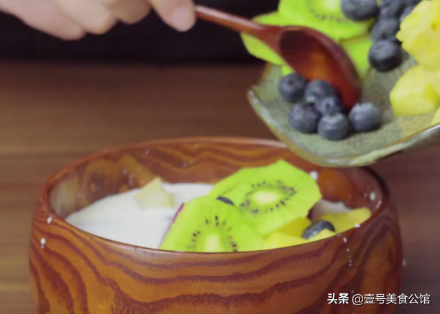 水果捞图片真实图片，水果捞怎么做（不妨试试可款果冻水果捞）