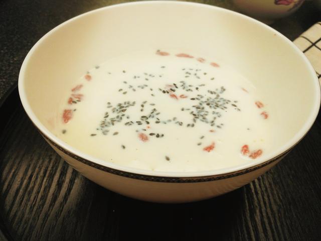 醪糟粉子蛋怎么做，醪糟蛋怎么做（不妨来款好吃的醪糟甜品）