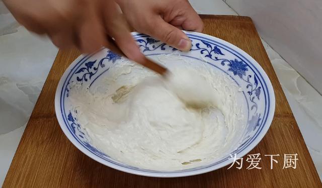 家常蛋饼的做法，家常鸡蛋饼的做法（家庭鸡蛋饼简单做法）