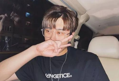 赵梦玥夹腿门，赵梦玥夹腿门是什么梗（偷偷和卢姥爷偷偷结婚了）