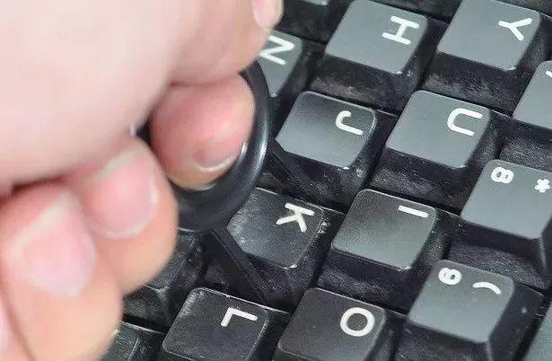 电脑键盘清洁方法，电脑键盘的清理方法（小芯机：键盘清理方法知多少）