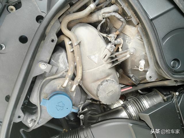 奔驰s与迈巴赫s有什么区别，奔驰迈巴赫和s的区别（两年贬值60万的迈巴赫S400）