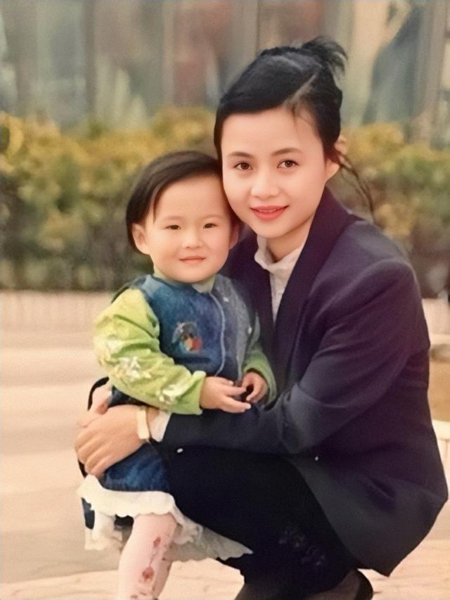 郭美美事件是怎么回事，郭美美事件始末（“炫富网红鼻祖”郭美美的堕落史）