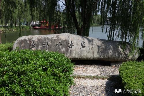 乌鸦反哺羔羊跪乳，乌鸦反哺之情（每日论语：夫子说）