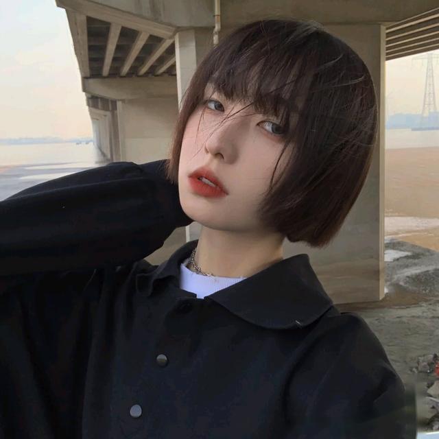 方脸适合短发吗，方脸适合什么发型女短发（夏季来一个清爽“短发”）