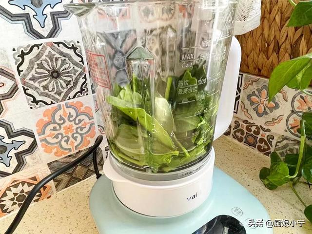 彩色饺子皮怎么做，彩色饺子皮怎么做不变色窍门（冬至教你做彩色饺子）