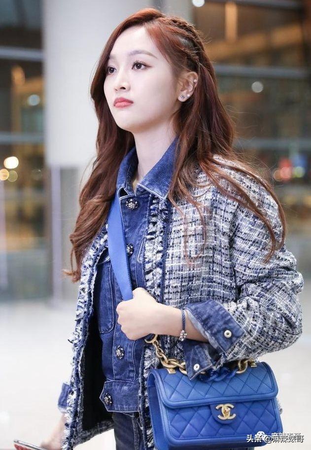 女孩子发wink是什么意思，女生发个wink是什么意思（一天8杯奶茶卖没文化人设）