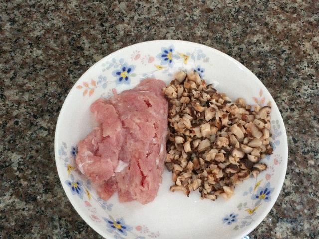 广东蒸米粉怎么做，广东蒸米粉怎么做好吃又简单（我家还是喜欢这样做的）