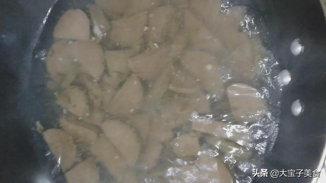 泡椒血旺做法图解，今天教大家做泡椒猪血