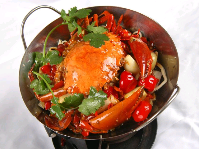 干锅香辣蟹的做法，干锅香辣蟹的做法 最正宗的做法视频（抓住年轻人的市场）
