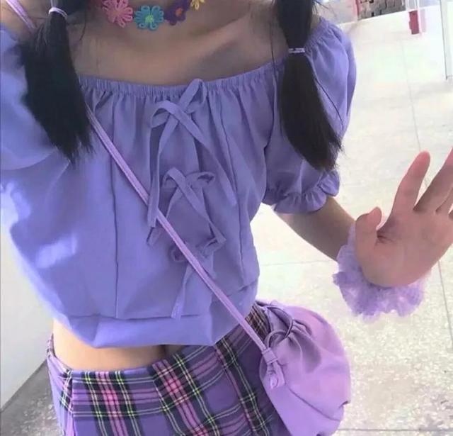 紫色系女生头像，紫色系女生头像动漫微信（我该用什么去纪念你在我的青春里闪耀过）