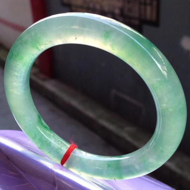 什么是冰种翡翠，翡翠冰糯种