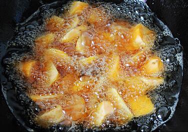 图片[3]-【拔丝红薯】做法步骤图 香甜可口不沾牙 千万不要错过哦！-起舞食谱网