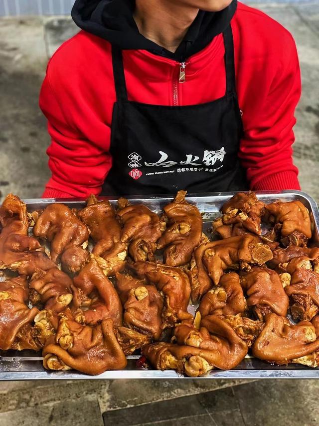 脆滑肉是哪里的菜，脆滑肉是哪里的菜系（收下这份这五家火锅你钟爱哪家）