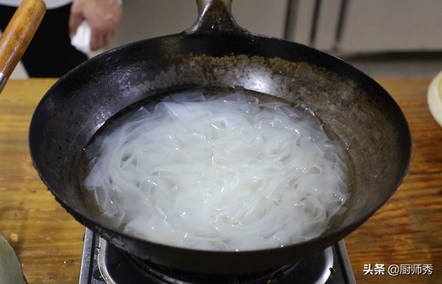 传统老式点心，做法独特不多见，开封小吃排行榜（大厨教你做家常肉丝带底）