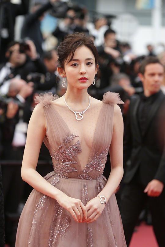 轩辕剑小雪的扮演者，轩辕剑雪儿扮演者（娜扎和唐人影视不再续约）