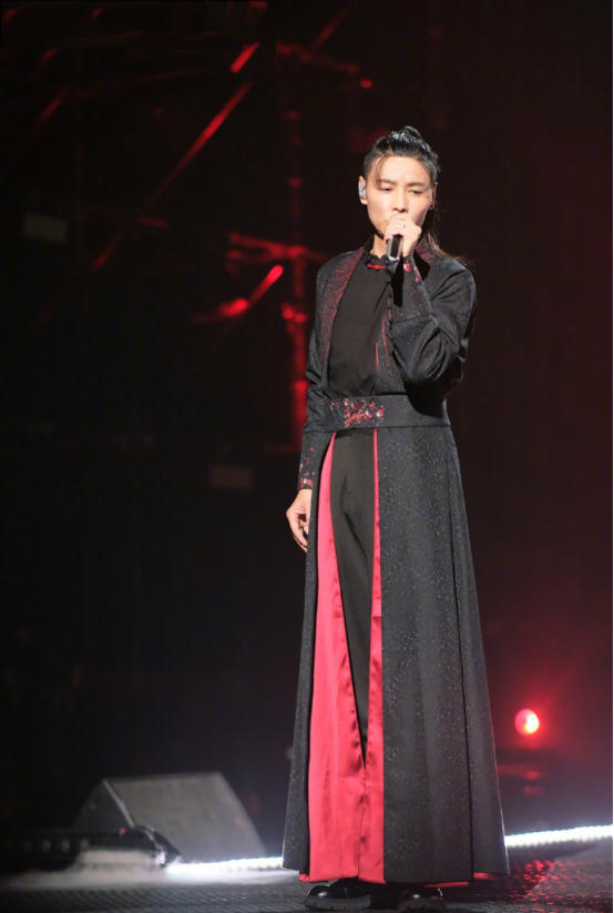 黄贯中的“清醒”，会让多少捞钱无底线的艺人“脸红”？