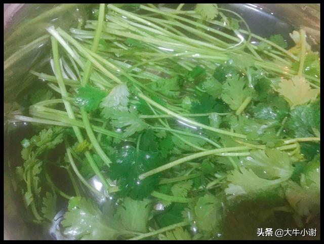 死掉的花甲焯水会开口吗，《花甲死了用开水煮会开口吗》